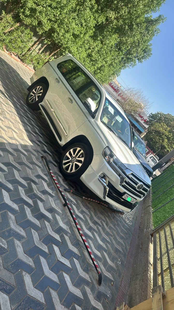 لاندكروز وايت ادشن • ٢٠١٧ • ماشيه ١١٩٠٠٠