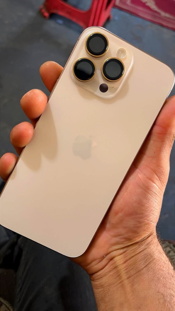 ايفون 📱16pro max.  بطاريه🔋 93 بلادي. نظافه الجهاز 100‎%‎  السعر 1450    وبي مجال.   التواصل📞***********
