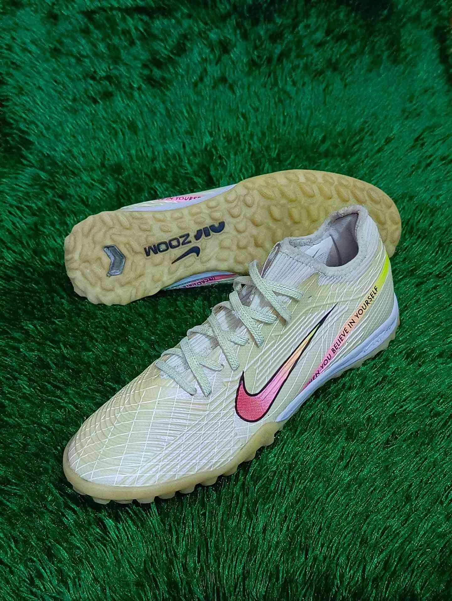 احذيه كرة ⚽ قدم محبب فقط باله  💯

اصلي درجة اولى 👍🏿 مستخدم 

قياسات مختلفه  الأسعار بلخاص 
يوجد توصيل كل  المحافظات 🚛 

ملاحظة.. لاسعار ثابته  بدون احراج

نص مكتوب في الصور:
- 40
- 25,Cm
- 40,5 25,5,Cm
- 41
- 26,5,Cm
- 38
- 24,Cm
- 42
- 26,Cm
- 42 26,5,Cm
- 41 26,Cm