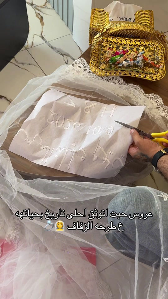 بالتوفيق الكل عرائسنا بالرفاه والبنين 👰💍#بدلات_الاعراس_وحفلات #بدلات_عرس #الكياره #أضيفي_لجمالك_لمسه_فن_معنا💫✨ 

نص مكتوب في الصور:
- عروس حبت اتوثق احلى تاريخ بحياته ع طرحه الزفاف 💍👰🏼‍♀️