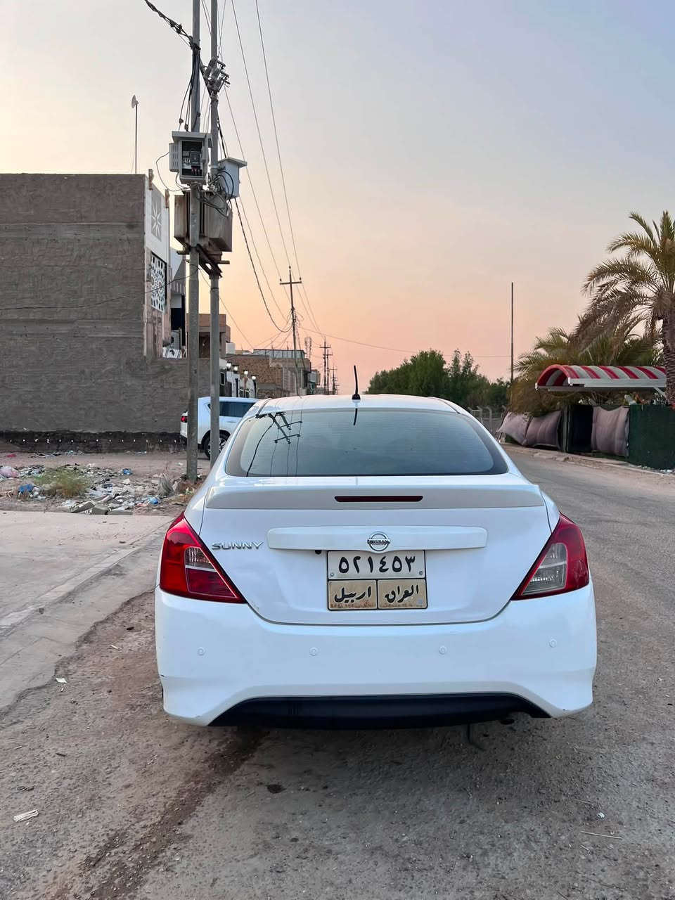سلام عليكم 
نيسان صني هندي 2019 ( اربيل)
بليته زرگة
بيها منظومة غاز ( حكومي ام الكارت)
كير ومكينة وتبريد مكفولات
باتري جديد + تايرات
بيها مكانين بارد مثل ما موضح بالصور تكحيل فقط بدون صبغ
السيارة جديدة ما عايزها شي ماشيه 150 الف قابل للزيادة 
موصفات الصني الهندي المعروفة
مكان السيارة النجف 
  موجود خط + واتساب ***********
