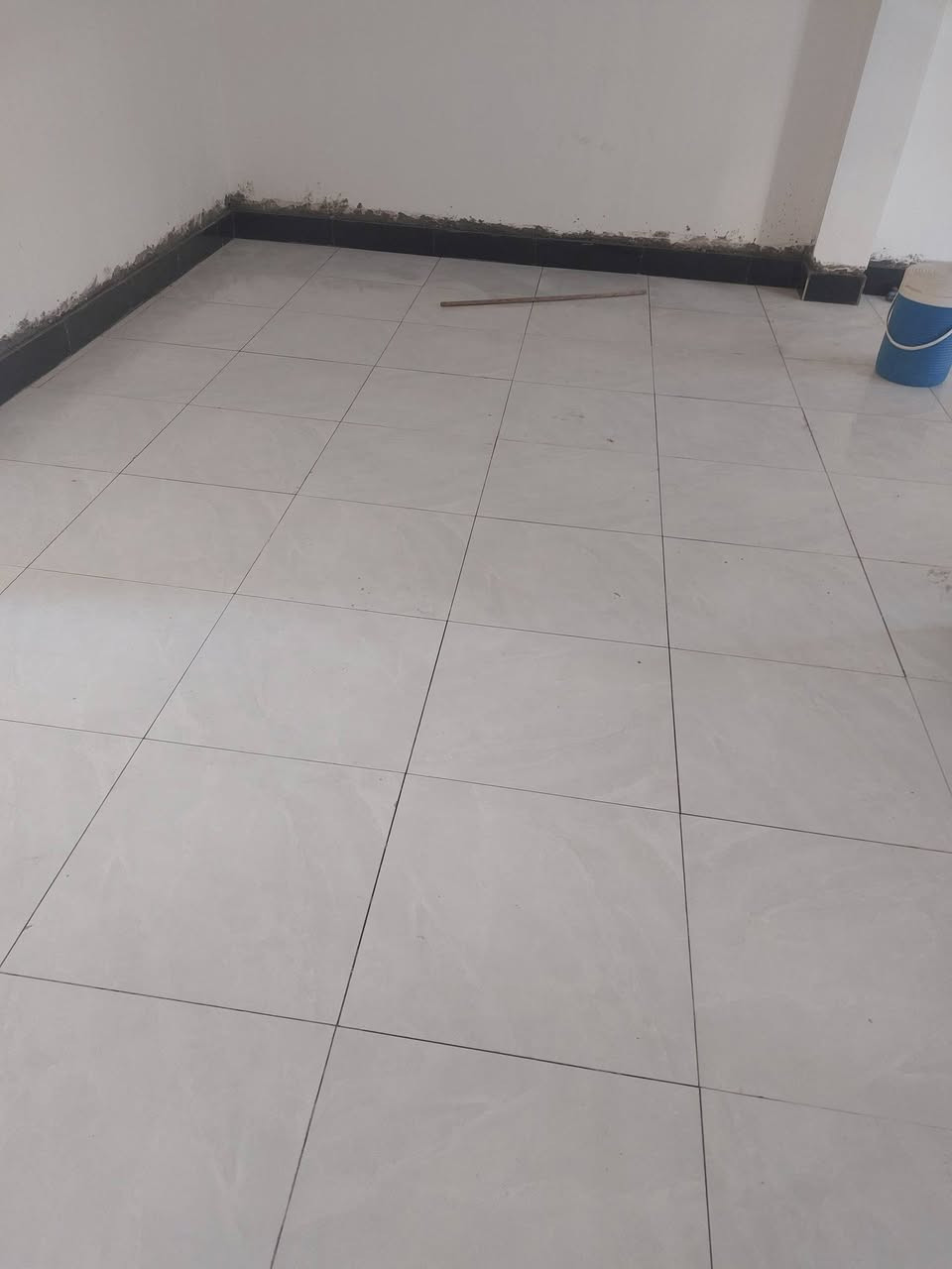 خلفة سيراميك وبورسلين . شغل درجة اولى واسعار جدا مناسبة.للتواصل ***********
