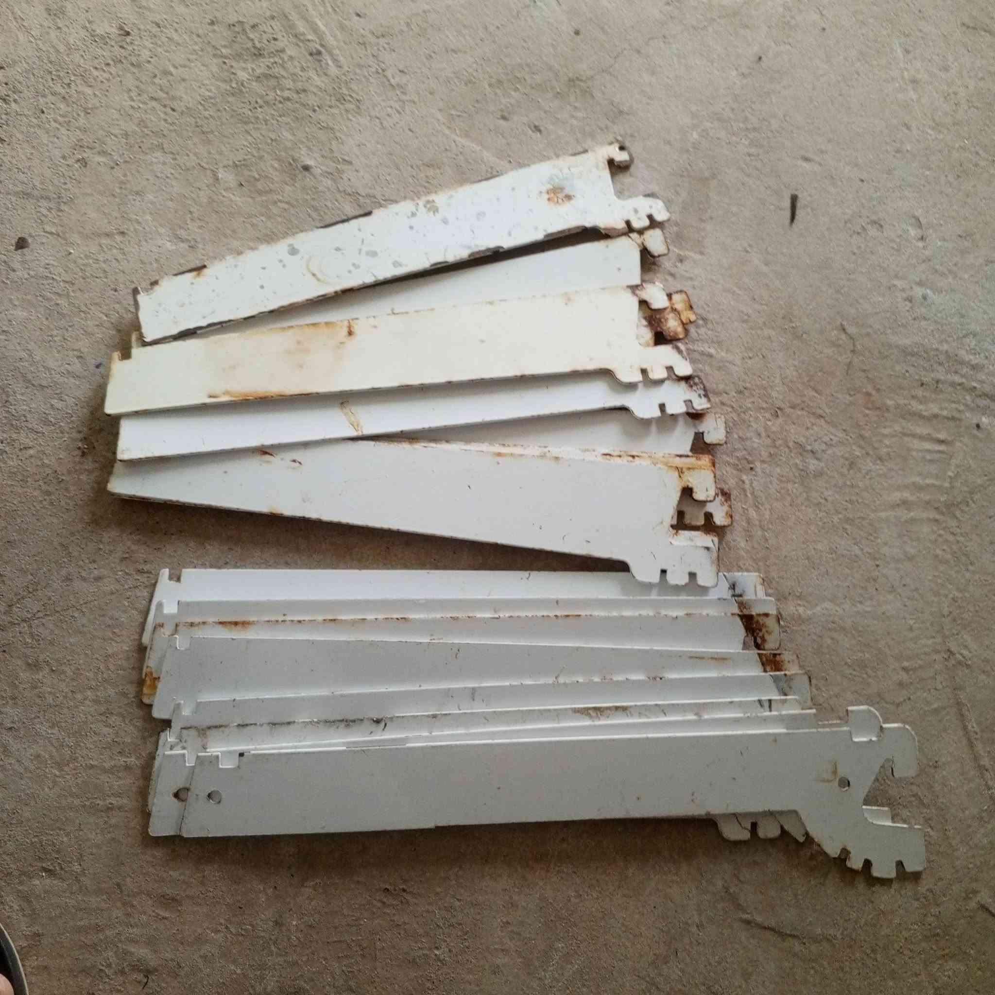 السلام عليكم 
رفوف لبيع 
‏‪***********‬‏
