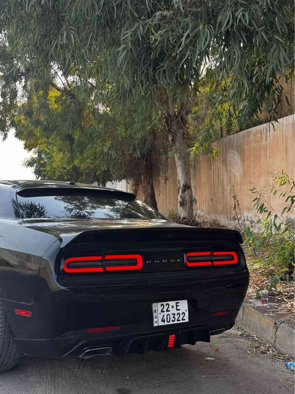 دۆج چاڵێنجەر 
مۆدێل 2021
مواسەفات sxt 
69مایڵ رۆیشتوە
گێڕ و مەکینە و کارەبایاتی بەشەرت
دوو پارچەو نیوی سبوخە بۆنیت بیلادی گۆراوە
ئێرباگ نەتەقیوە شاسی نەگرتوە بەشەرت
رەقەم شاسی 2C3CDZAG7MH542638
هەموو شتی بەشەرتە سەیاڕەکە جایزە هەموو مەسروفی لێ کراوە تایە و ویلی هێڵکات دەعامی هێڵکات دفیوزەری کامل کامل کراوە یەک دینار مەسروفی نیە لەڕەسم چۆنە لە ڕاستی جوانتریشە
تەحیل و غرامە بەشەرت
*********** أربيل, العراق

نص مكتوب في الصور:
- MOTUL
- Erbil, Iraq