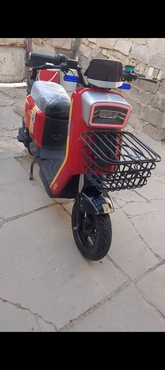 السلام عليكم دراجة شحن للبيع، R7 زيرو السعر 450 وبيها مجال.المكان بغداد - المعامل - شاعورة 
الرقم ***********
