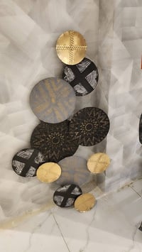 للبيع  لوحه معدن كبير جديده فانوس قطعتيين جديد ٠٧٧٠٤٥٣٤٥٠٩
