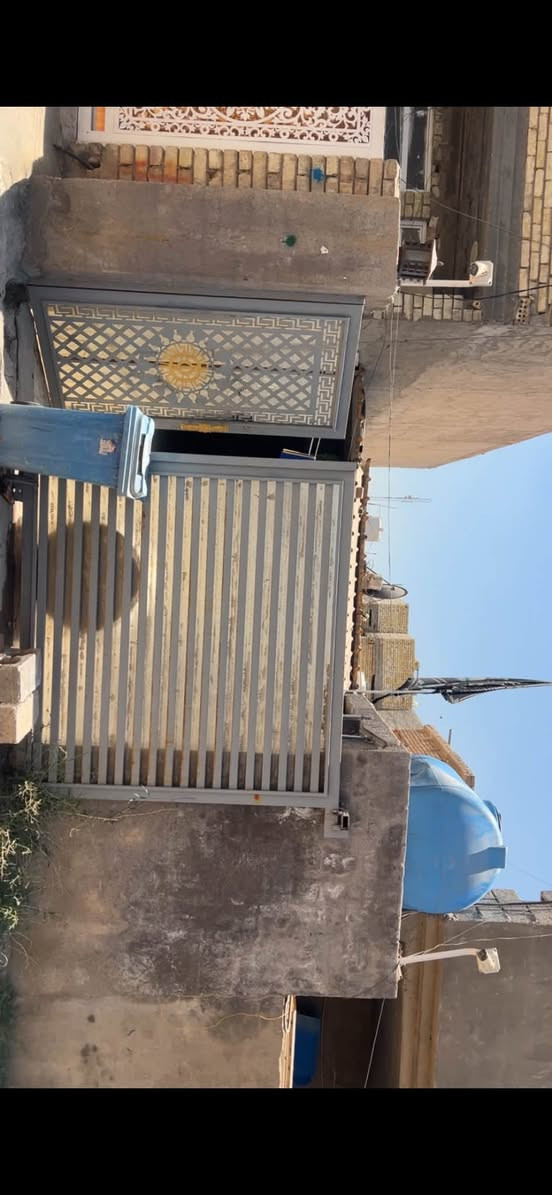 سلام عليكم بيت بزعفرانيه نهايه الأربع شوارع  بناء سندويش بلكامل البيت نهايه اربع شوارع شارع ابو العز ابو الكباب ومخلي موقع البيت 100 متر زراعي بي سند سعره 55 وبي مجال ***********
