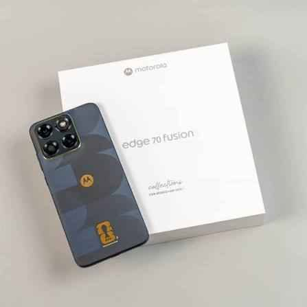 📢 للبيع | Motorola Edge 70 Fusion 5G (نسخة كأس العالم الخاصة 🏆) يجي بكج مثل الي ب الصور مع سماعات انكر.
​جهاز بحالة ممتازه بنظافة 100% وبكامل ملحقاته الأصلية.
​⚙️ أهم المواصفات:
• المعالج: Snapdragon 7s Gen 4
• الذاكرة: 256GB
• الرام: 8GB
• البطارية: 7000mAh
• الشحن: سريع جداً 68W TurboPower
• الشاشة: pOLED بتردد 144Hz
• الكاميرا: 50MP رئيسية مع مثبت بصري OIS + كاميرا سيلفي عالية الدقة
• الصوت: ستيريو بدعم Dolby Atmos
• النظام: أحدث نظام Android 16
• الحماية: بصمة داخل الشاشة + مقاومة للماء والغبار
• المميزات: يدعم 5G، النسخة الخاصة بكأس العالم (World Cup Edition)
​📌 الحالة: نظيف جداً جداً وبكامل أغراضه والكرتونة.
📍 الموقع: بغداد.
​📩 للطلب أو الاستفسار يرجى التواصل عبر الخاص أو الاتصال على الرقم: [***********]
السعر 450 الف رجائا الي يراسلني تره مو نسخه العاديه هذا نسخ محدوده.سعر الجديد اغلى. بغداد, العراق
