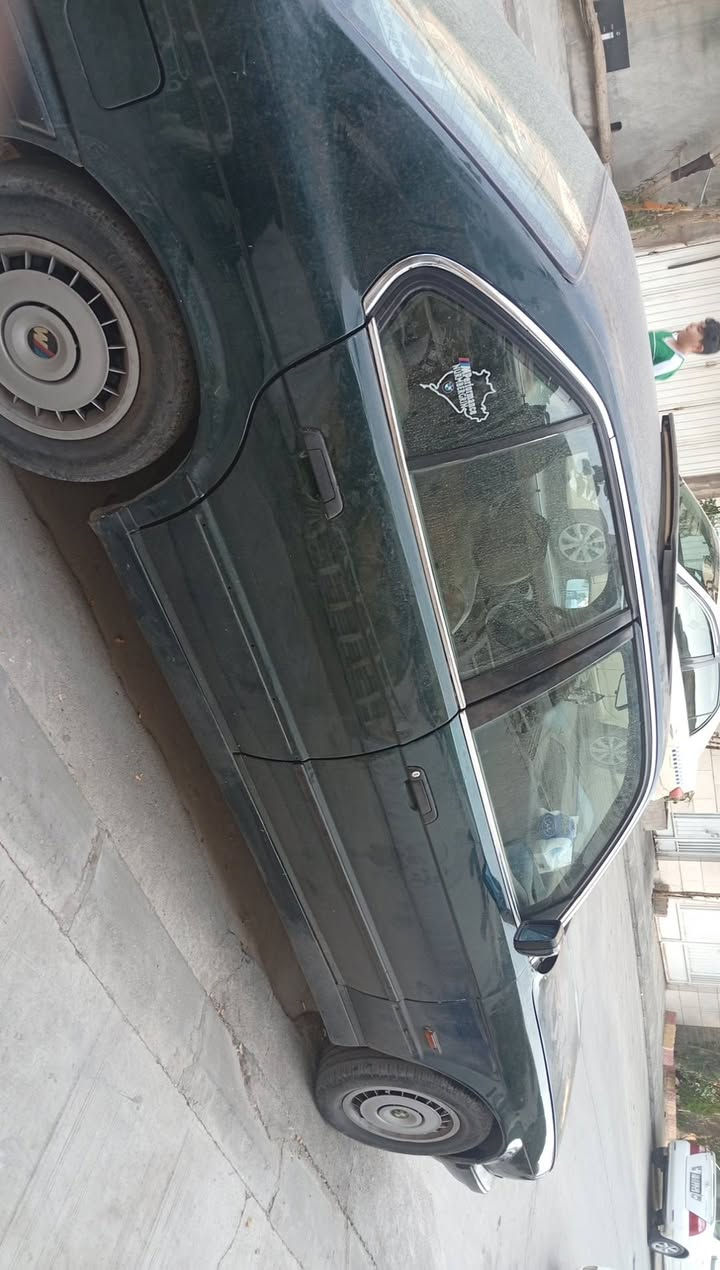 بي ام 525 • ١٩٩٠ • توماتيك