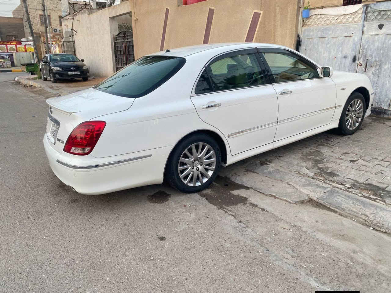 TOYOTA CROWN MAJESTA
للبيع تيوتا ماجستا.

رقم كركوك انكليزي تسجيل جديد  شرط المداور ثاني يوم 

السياره فول مواصفات 5 دكم
  
✅ محركها V8 الحجم 4300.

✅ كشنات بيجي  

✅ تبريد امامي خلفي3قطع.

✅ اربع كشنات كهرباء.

✅ 3برده خلفيه وجانبيه كهرباء اصليه.

✅ 6بصمات ابواب+بصمة تشغيل+ صندوك شفط 

✅ كشنات خزن ميموري.

✅ كامره خلفيه 

✅ ثلاجة

✅ مري ترحيب عند الاقتراب.

✅ ستيرن كهربائي

✅ مري كهرباء.

✅ تحكم ستيرن+كروز تثبيت سرعه.

✅ جنطه جكات كهرباء شفط.

✅ سياره مال جناي 
 وباقي المواصفات المعروفه لل5دكم.

والسياره جاهزه على اخر حبايه.

العنوان كربلاء 

السعر.175 وبيها مجال 

***********

