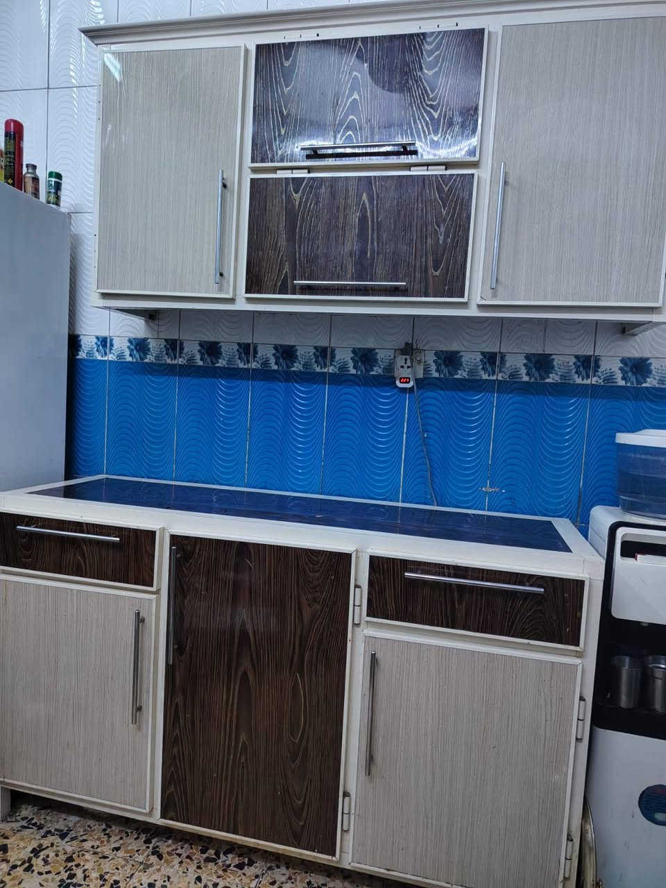 كاونتر ٣قطع ب٣٠٠
طباخ شغال كله نظيف مصري ب١٥٠
تخم مصري مع طبلات مرمر ب٤٠٠ بس يحتاج تنظيف
تخم ثاني ب٣٠٠
ثلاجه تجمد فوك بس جوة لا سعر ١٢٥  مكان بغداد صليخ ***********

