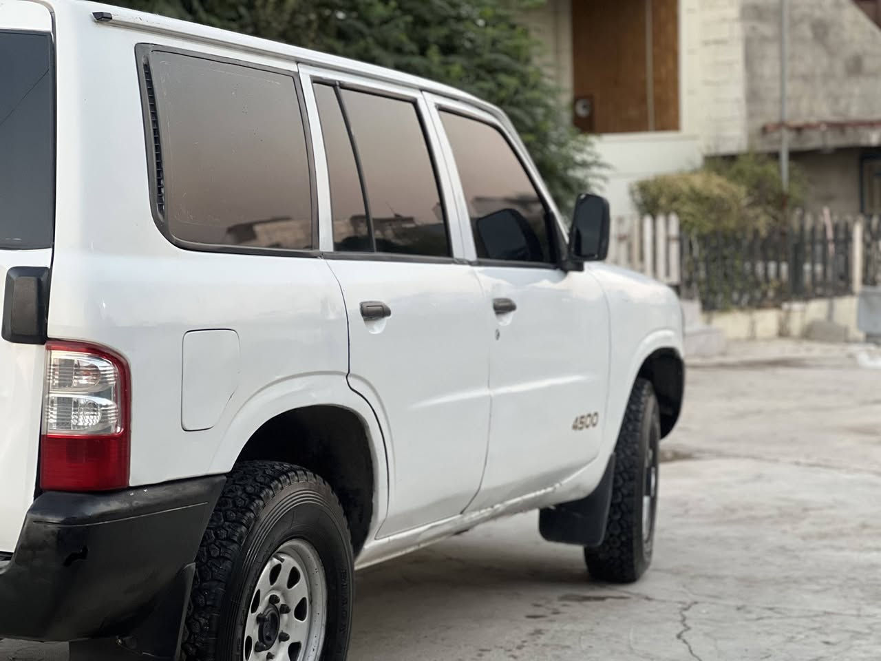 پاتڕۆڵ 2001  موزایدەی کەرکوک کتابی لەگەڵایە گیڕ و مەکینە و ئەکسل بە شەرت ٤ تایەی تازەی لەژیرایە غاز و بەنزینە  ***********

