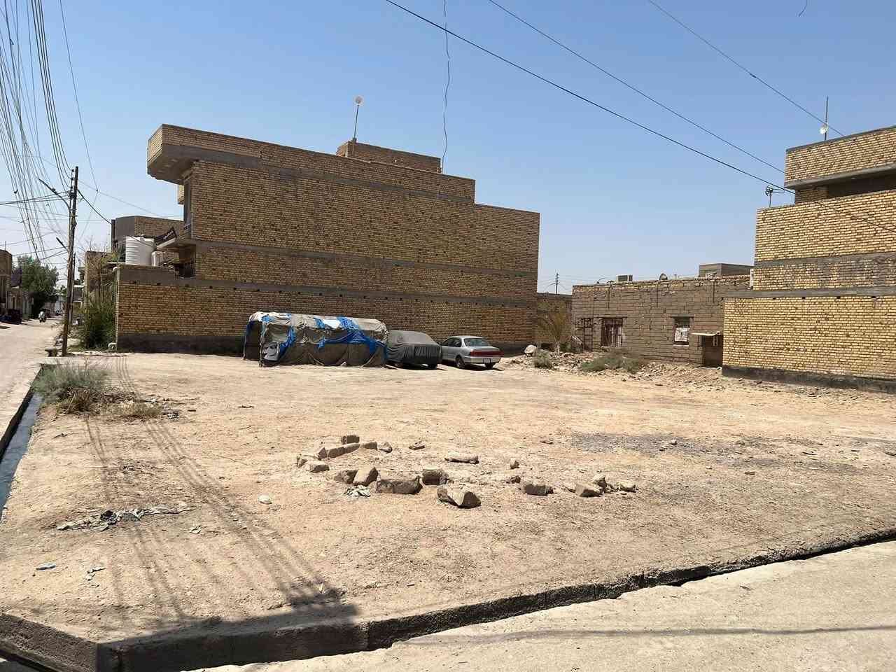 السلام عليكم قطعتين طابو صرف مساحه الوحده 240 ركن على شارعين والثانيه بصف الركن على الشارع قريب على مركز الحوراء الصحي للستفسار ***********
