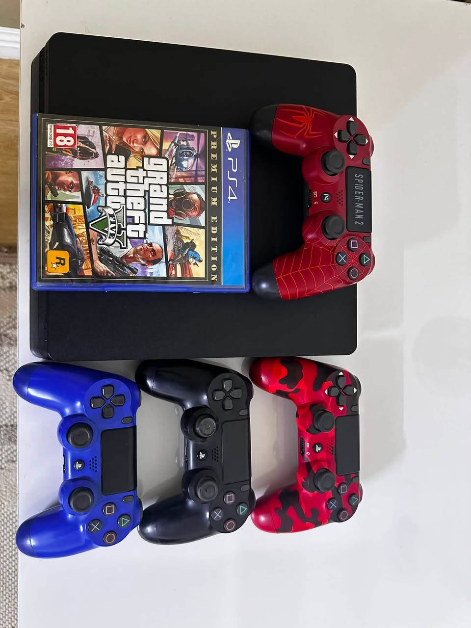 200 قفل /// السلام عليكم بلي 4 سلم نظام 13 ويا 4 جوستكات وقرص GTA5 وبلاك اوبس 3 وفيفا 26 مكاني بغداد ***********
