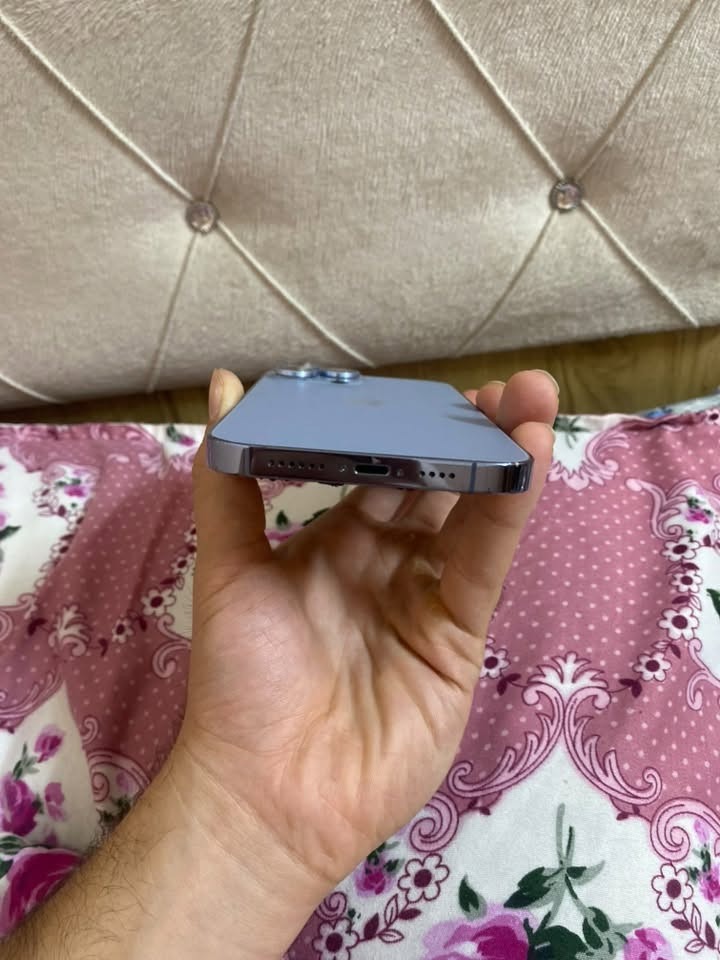 ايفون 13 برو ماكس
ذاكره 256 

بطاريه 100 قبل اسبوع بدلتها قطاره مال شحن 

تك سيم 

نموذج M

نظافه 100% جلخ ما مجلوخ جهاز 

مبدل بطاريه فقط وصارلها سبوع  

السعر 600 

ملاحظه الفيس ايدي يشتغل تفتح الكاميرا بس ميقبل ياخذ صوره 
تواصل واتس ***********
