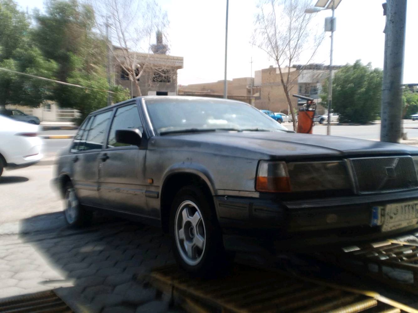 🚗 للبيع أو المراوس حسب القناعة
فولفو 940 موديل 1991

✅ مكينة وكير راس الثور 2500
✅ السيارة مال جناي
✅ غرفه جديده
‼ بيها نواقص بسيطه 
 السعر : 35 وبي مجال للشراي

رقم:  *********** متواجد واتساب