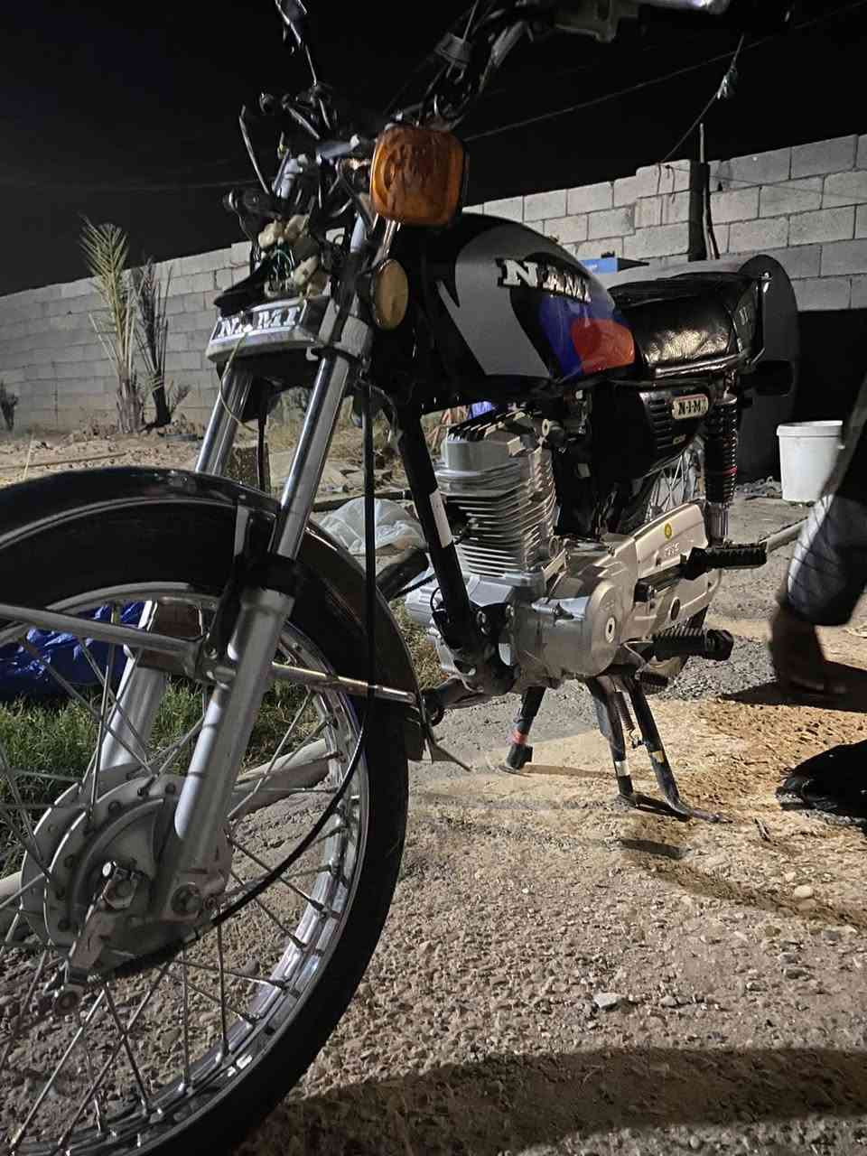 دراجه 25موديل 
الدراجه مثل ماتشوفون يحتاجلها لايت امامي بس اشاره دشبول موجودات محرك كفاله وراق موجوده
موقع بعقوبه الرحمه
سعرها 525قفل
اتصال ***********
ملاحظه:: الدراجه هيه وواكفه انظربت لابيها عواج ولاشي
