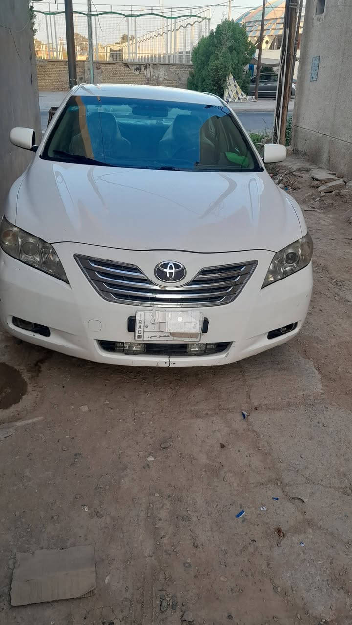 كامري ٢٠٠٨ رقم بغداد مشروع وطني باسمي عنوان الكوت لا صبغ ولا ضربه وا رد خليجي مكينه ٢٤٠٠  الاتصال على الرقم *********** ابيض اللون
