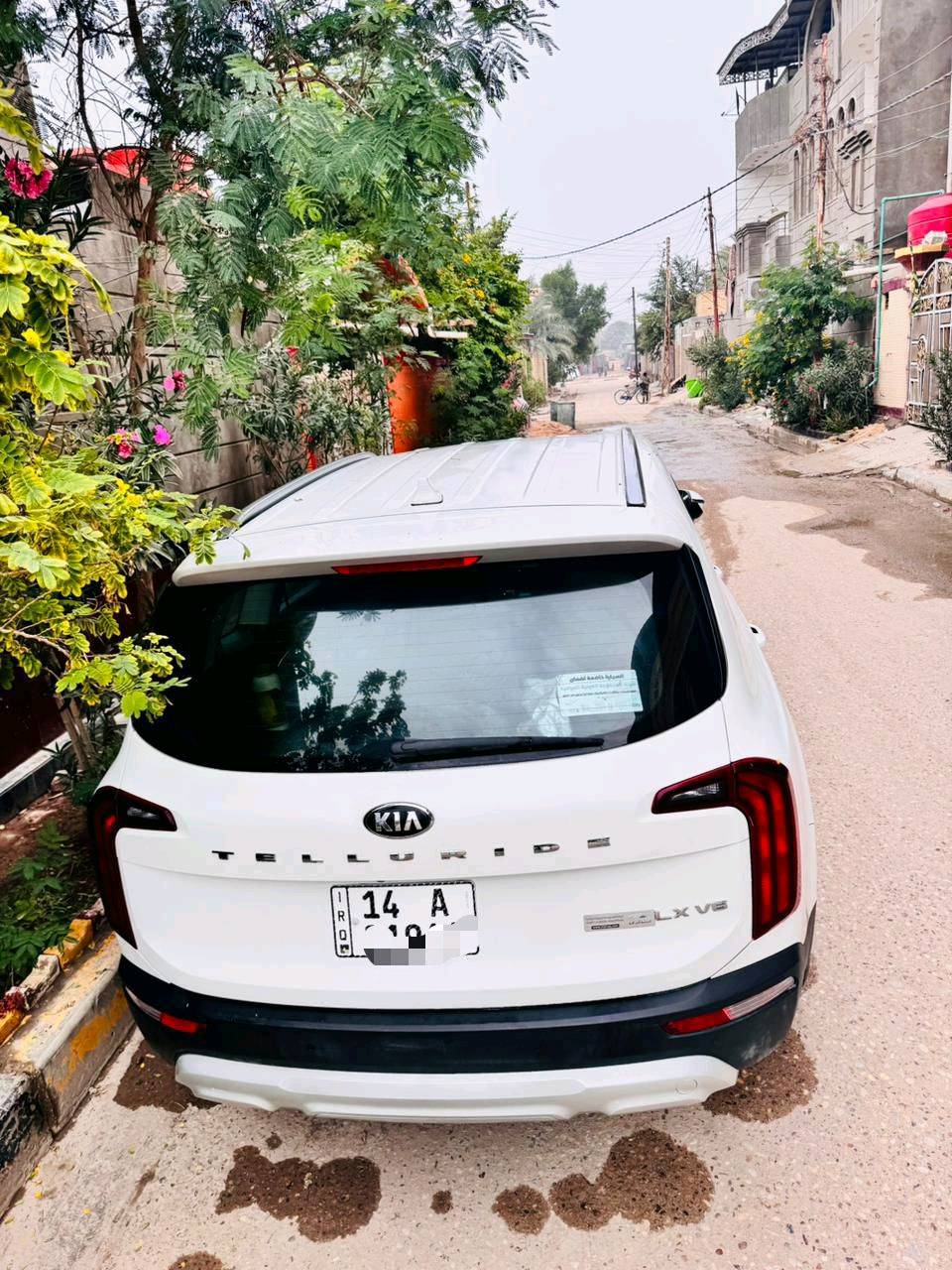 كيا تيلورايد (Kia Telluride)
موديل (2020)خليجي مكفوله كفالة عامة ومن الضربة القويه 
بيها بعض الطخات قليلة 
مواصفات (LX) 
7 راكب رقم بصرة الداخل جلد 
وارد خليجي (3.8/6V) 
حساسات خلفية وكامرة خلفية وشاشة 
وتشغيل عن بعد مري شفط 
وضع قيادة ذاتية /اشارة ترحيبية
تبريد 3 قطع 
صيانة شهريآ اوديها السعر 265 وبيها مجال 
العنوان /البصرة 
للاستفسار اكثر التوصل علا الرقم  ***********