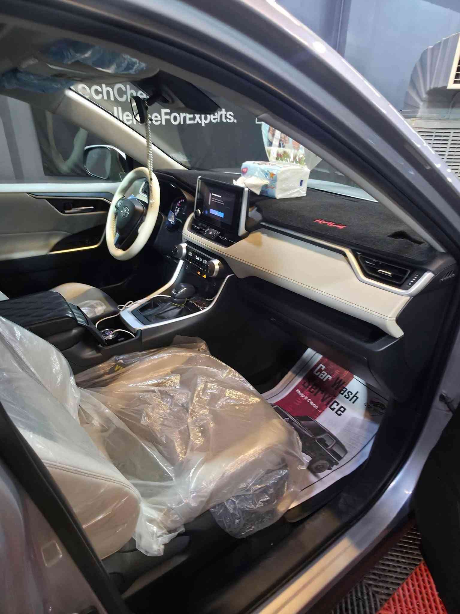 2024 TOYOTA RAV4, XLE PREMIUM / راف فور
تويوتا رافور بريميوم ومواصفاتها يعرفوها جنايه الراف فور،،،، مرقم بغداد وكامل باسمي 

💯 السيارة بيع فقط 💯
السعر 225 ورقه وبيها مجال قليل للشراي 
السيارة فول موصفات  ١/١

السيارة ماشيه :mi3000  الف زيرو يعني 5000km فقط 

الضرر : السياره مكفوله تقرير غرق للدوسه تعمل وتسير  وموجود رقم الشاصي تدخل وتشوف  

حجم المحرك 4 سلندر (2.5L) بانزين فقط 
مواصفات XLE :
فتحة السقف ( سيلايت ) 
بصمة تشغيل
صندوق كهربائي 
رادار أمامي
تحديد مسار
رادار جانبي (نقاط عمياء)
رادار خلفي
اوتو ستارت (Auto start)
اوتو ستوب(Auto Stop)
هاند بريك بصمة
اوتو هولد(Auto Hold)
تحكم وضعيات القيادة ECO,NORMAL,SPORT
مانع انزلاق+ABS
حساسات خلفية+كاميرا
تحكمات استيرن
اشاير بالمري 
لايتات زينون و عدسه 
بلاكتور زينون 
تبريد قطعتين 
وبقية مواصفات XLE المعروفة
سياره مغلفه نانو سيراميك الاصلي 
مكان السيارة ميسان قطاع 30
***********
