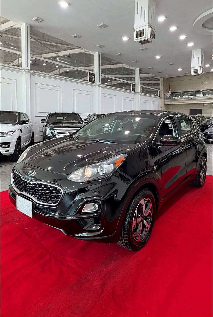 🚗 كيا سبورتاج 2021 (وارد أمريكي) 🚗
المواصفات والأداء:
 المحرك: 4 سلندر سعة 2.4L (2400cc)
 نظام الدفع: فور ويل (AWD / 4WD)
 المسافة المقطوعة: 75 ألف ميل
 الفئة: نصف فول
المميزات والتجهيزات:
 كشافات وإضاءة LED (كشافات وجه)
 شاشة وكاميرا خلفية
 تدفئة كشنات (الكشنات جلد أصلية مع تلبيسة)
 تكييف قطعتين (فتحات خلفية)
حالة البدن (البودي):
 صبغ: ربع البونيت + الجاملغ الأمامي فقط
 السيارة بحالة ممتازة ونظيفة جداً
💵 السعر: 150 ورقة ($15,000) وبيه مجال بسيط
📍 العنوان: بغداد - الكاظمية / معارض جكوك
📞 للاتصال والاستفسار:
 ***********

