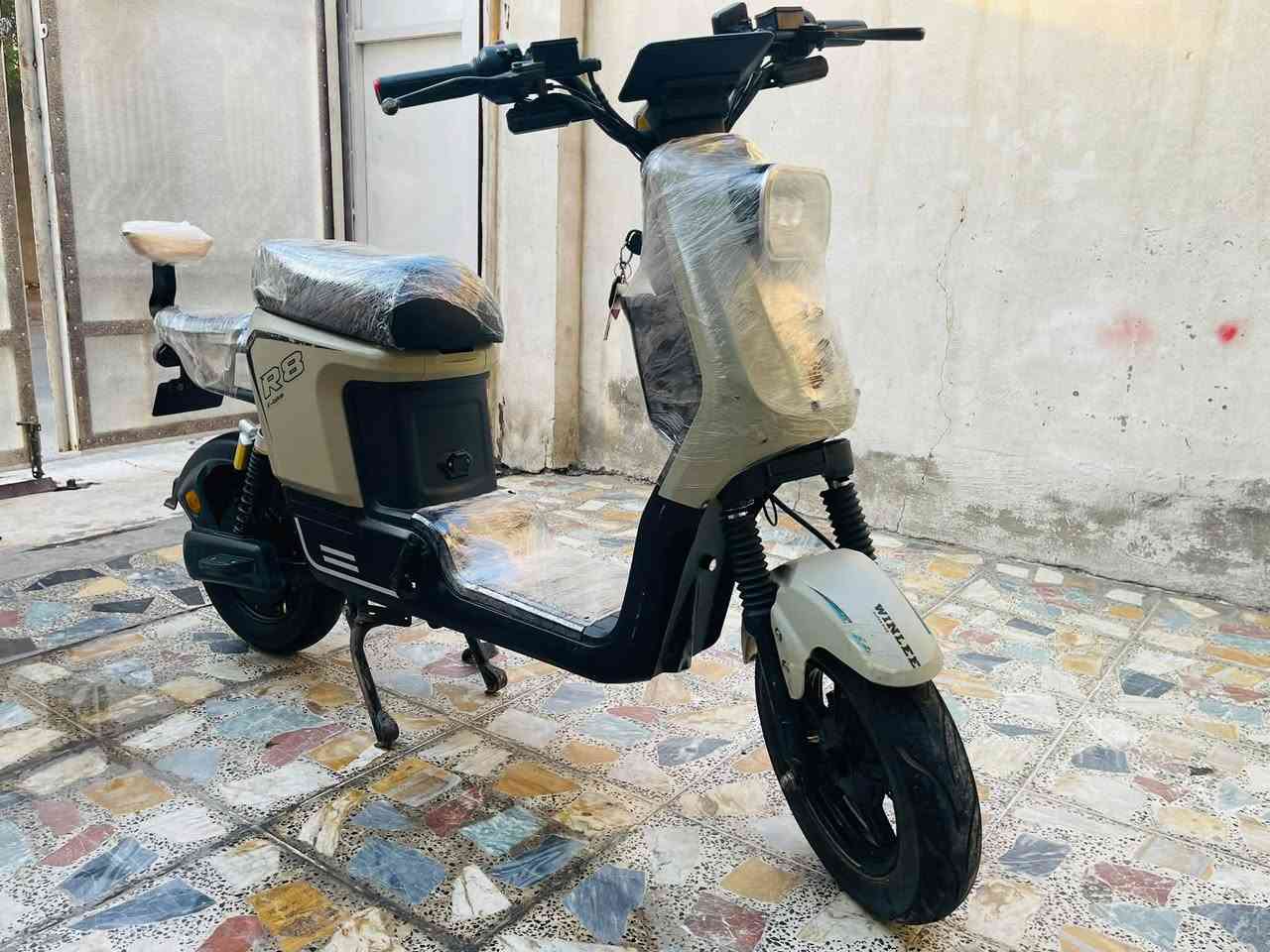 السلام عليكم
للبيع دراجه R8 
2026
5 بطاريات ونلي 32 أمبير 60 فولت 
ملف 2000W حقيقي
نضام P بارك 
نضام R رجوع للخلف 
لايت عالي ناصي 
بريك امامي خلفي دسك
السعر 425 وبيها مجال 
المكان بغداد الجديده 
للاستفسار ***********

