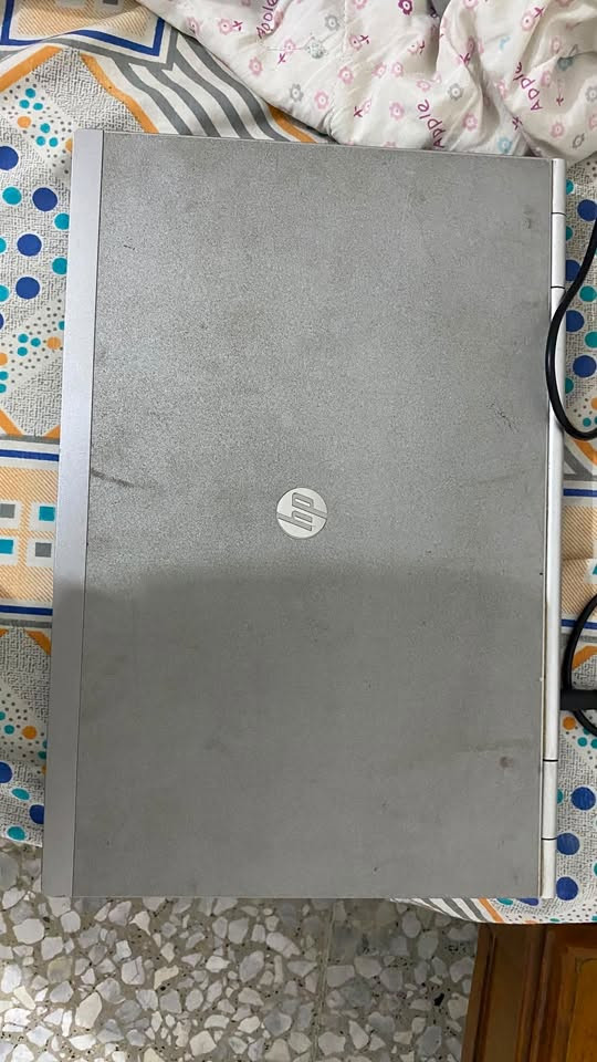 السلام عليكم حاسبه نضيفه بس بطاريه اله تحطه عل شحن ماعرف بيهن مكلف بل نشر شغاله نضيفه تخبل كلشي شغال بيه  السعر بس ١٠٠ مكاني بغداد رقم *********** وتساب متواجد
