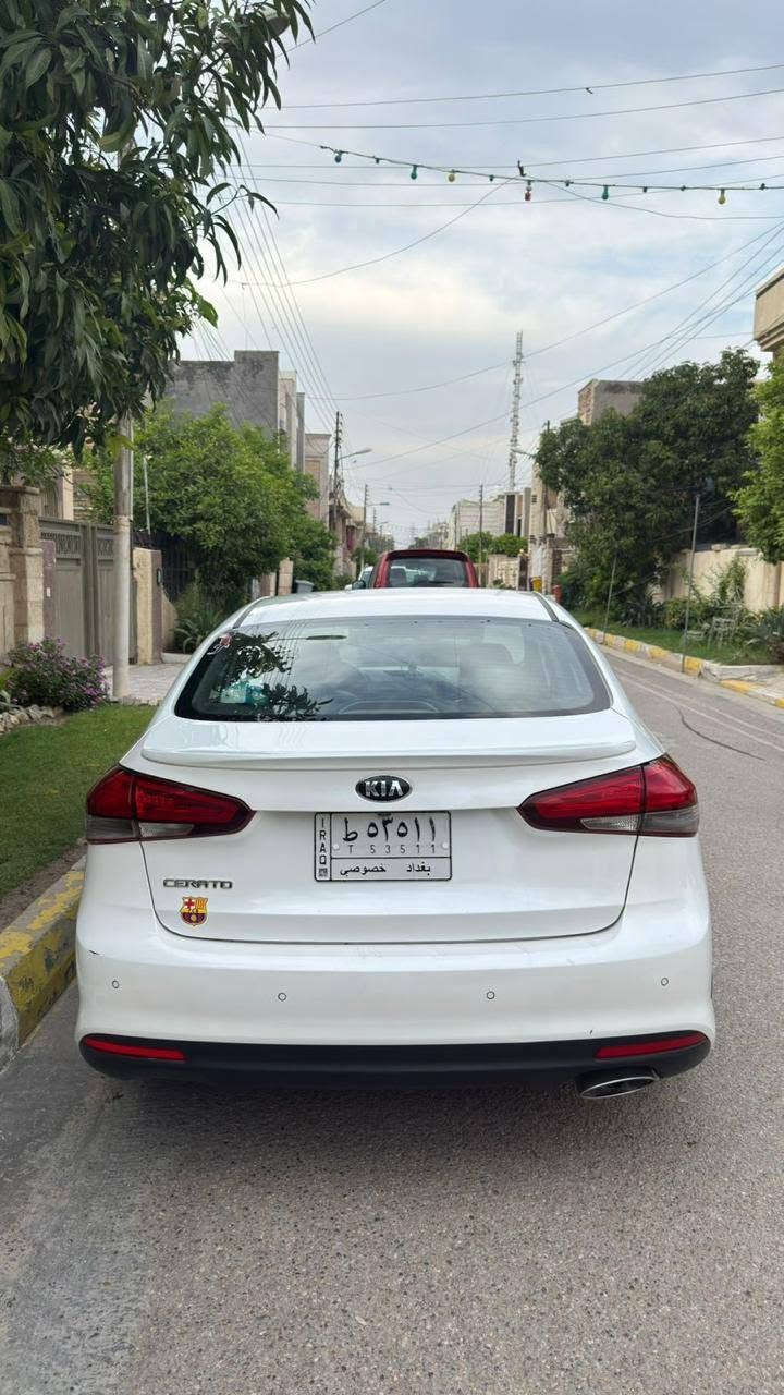 السلام عليكم كيا سيراتو ايرني  فول موصفات معروف اليراني  محرك ٢٠٠٠ دوش ميحتاج اشرح 
مكفوله من الصبغ بس بارد فقط بلجاملغ الخلفي موضع بلصور وبيه رصعه بلجاملغ الامامي مبينه بلصور ماشيه ١٤٢لف كيلو  رقم بغداد  مكاني كاظميه 
سعرهه ١٤٠ بيه مجال حك الجيه  كير محرك تبريد صدر تايرات كل كفاله جاهز من كلشي  ***********
