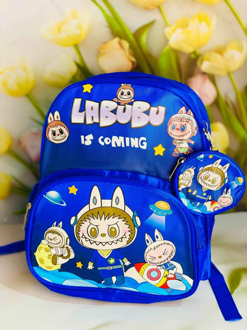 للحجز واتساب ***********
تخفيضات حقائب بكوالتي فووول الفول توصلكم وتشوفوهة 💃💃💃

🎒✨ حقيبة لابوبو المدرسية للأطفال ✨🎒  
اختيار مثالي يجمع بين المتانة والأناقة لراحة أطفالك في المدرسة والروضة 🧒👧💖  
تتميز بـ:  
🔸 سحابين لسهولة الفتح والتنظيم 👜✔️  
🔸 حافظة صغيرة تتعلق بالحقيبة لحفظ الأغراض المهمة 🎀🔑  
🔸 جلد قوي يتحمّل الاستخدام اليومي 💪🎒  
🔸 متوفرة بـ 4 ألوان ناعمة وجذابة تناسب جميع الأذواق 
🚘يوجد خدمة توصيل لجميع محافظات العراق ٤ الاف🚘
