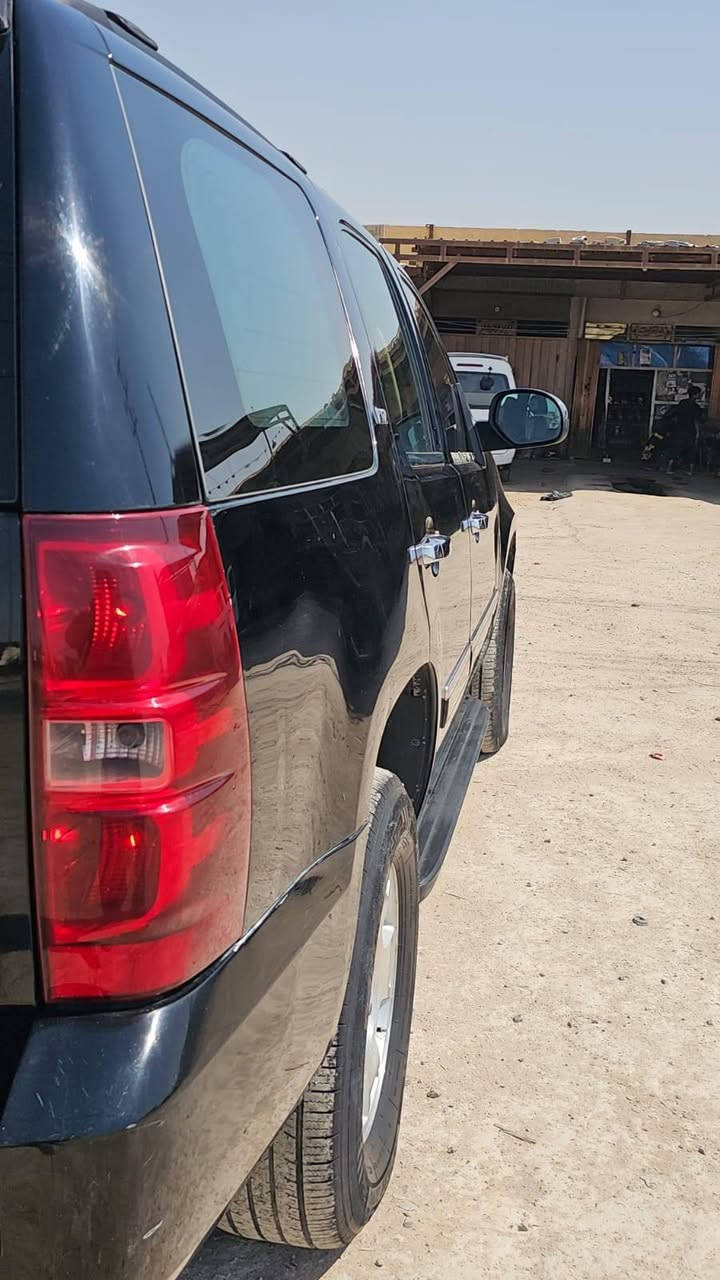 تاهوو 13 امريكي LTZ فوول
رقم بصره بأسمي 
سياره مكفول من المعجون والبارد
تبديل بابين خلفي بسبب خياسات فقط الله يشهد
محرك وكير خير من الله 
تخم تاير قبل يومين شاده 
تبريد ثلج،،، تشغيل عن بعد
كشنات كهرباء وخزن
جنطه كهرباء،، 
السياره بيها مكانات صبغ بسبب الجراد ابيعلك حزام
السعر 185   الله يشهد حيل متوازي ع البيع
المكان بغداد،،،،،، 
رقم الهاتف ،، ***********
