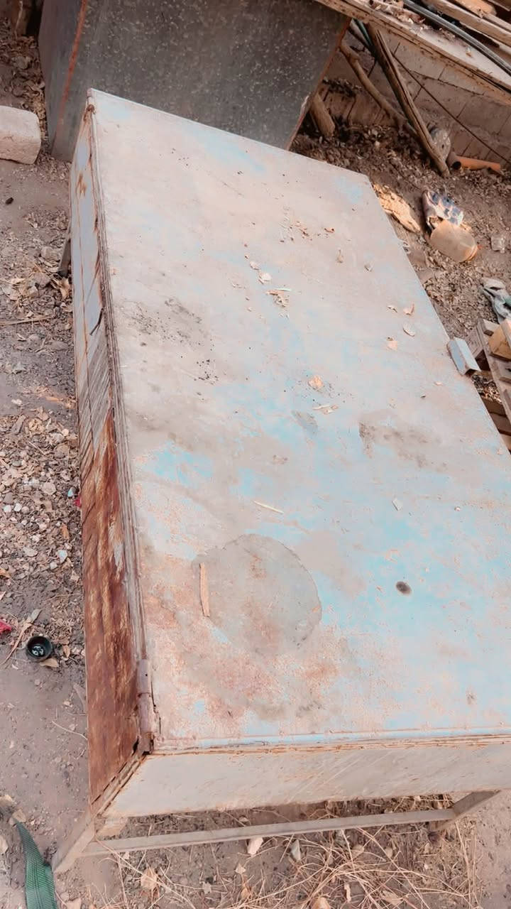 من رخصه الأدمن عندي مجموعه غراض للبيع ( عربانه عصاير ، لعابات لعرض الملابس ، كابينات تفيد جماعه الموبايلات والكوزمتك ، ميز عطور عدد 4 للاستفسار : *********** / ***********
