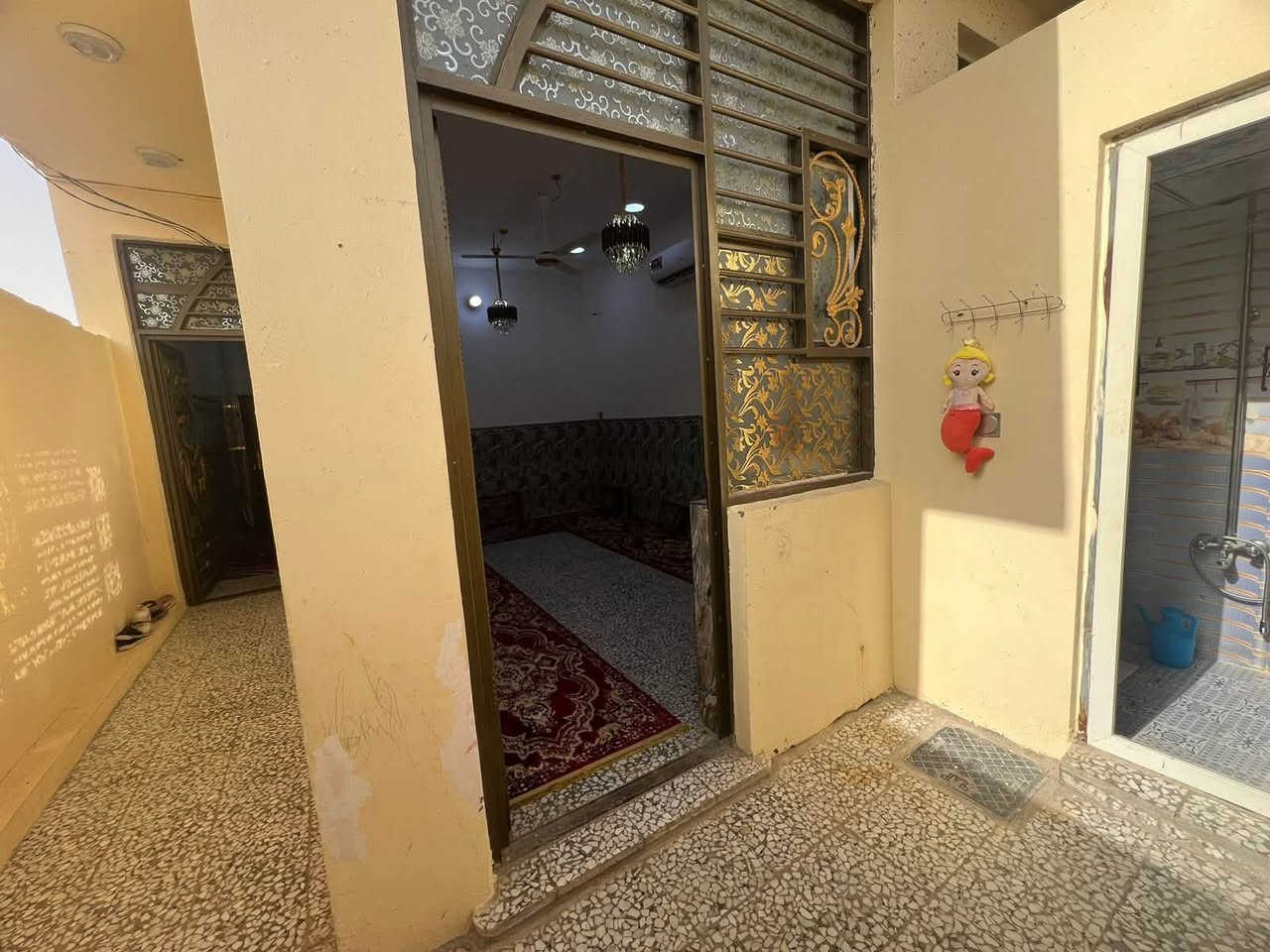 بيت لبيع مطلوب إلى المصرف العقاري
‏ بيع تطلوع 35 ‏وبي مجال البيت طابقين يحتوي على غرفتين وصال وثلاث صحيات ومطبخ واستقبال ***********فقط واتساب ￼￼￼￼
