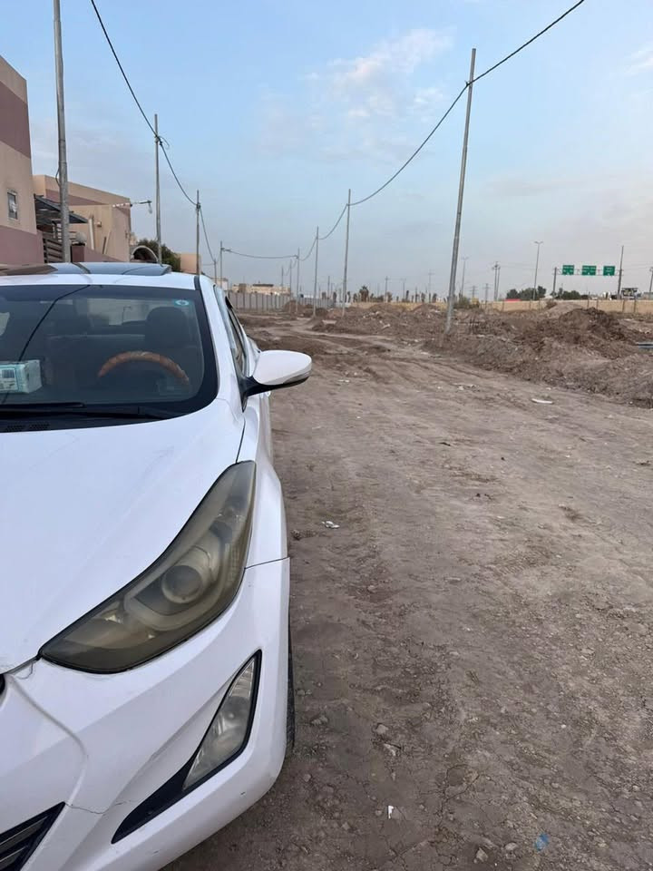 السلام عليكم 
النترا خليجي مديل ١٥ فول مواصفات فتحه وبصمه وتحكم ستيرن رقم نجف وسنوية لحد ٢٠٢٨ ب اسمنا السيارة كفاله عامه وبيها بس بارد بالباب وشرط المكينه مامفتوحه تخم تاير جديد حداديه جديده تبريد ممتاز وكفالة من صبغ ضربه للتواصل واتساب *********** فقط السعر ١٢٥ وبيها مجال حك الجية
