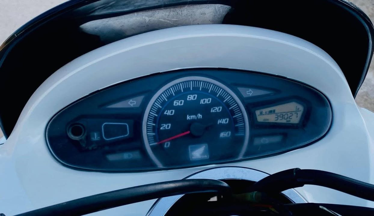 دراجة pcx ياباني
 جيل اول 
موديلهة 16
 جديدة جدا 
محركه 150
 حساس حرف A
ماشي 39
 ستان كهرباء دراجة رمبة
 سعر 12 ونص مكانه قرب حي الجهاد 
رقمي *********** الموشراي لايخابر
