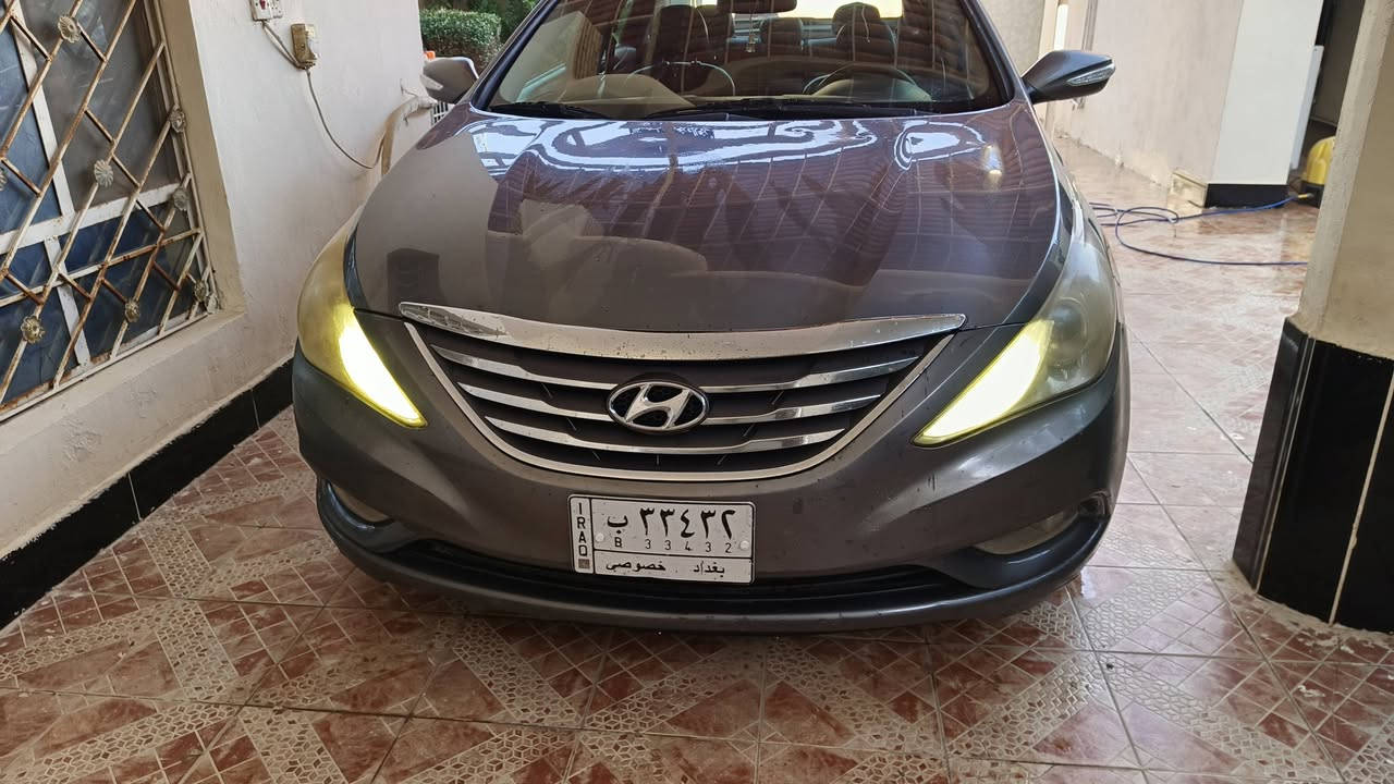 سوناتا 2011
رقم بغداد بسمي 
وراد امريكي 
فول مواصفات limited
محرك 2.4 Gdi لاتنقيص ولاتبخير 
كير جيد تبريد ثلج
عليها ادامة كاملة 
تخم تاير جديد 
صدر امامي خلفي جديد 
السيارة بيها ٣ قطع صبغ 
قبق الجنطة والجاملغات الخلفية
والتكم 
مكانها واسط الزبيدية 
السعر 86 وبيها مجال 
***********
