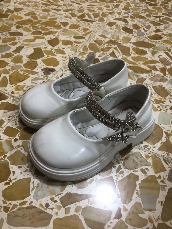 للبيع • ملابس أطفال