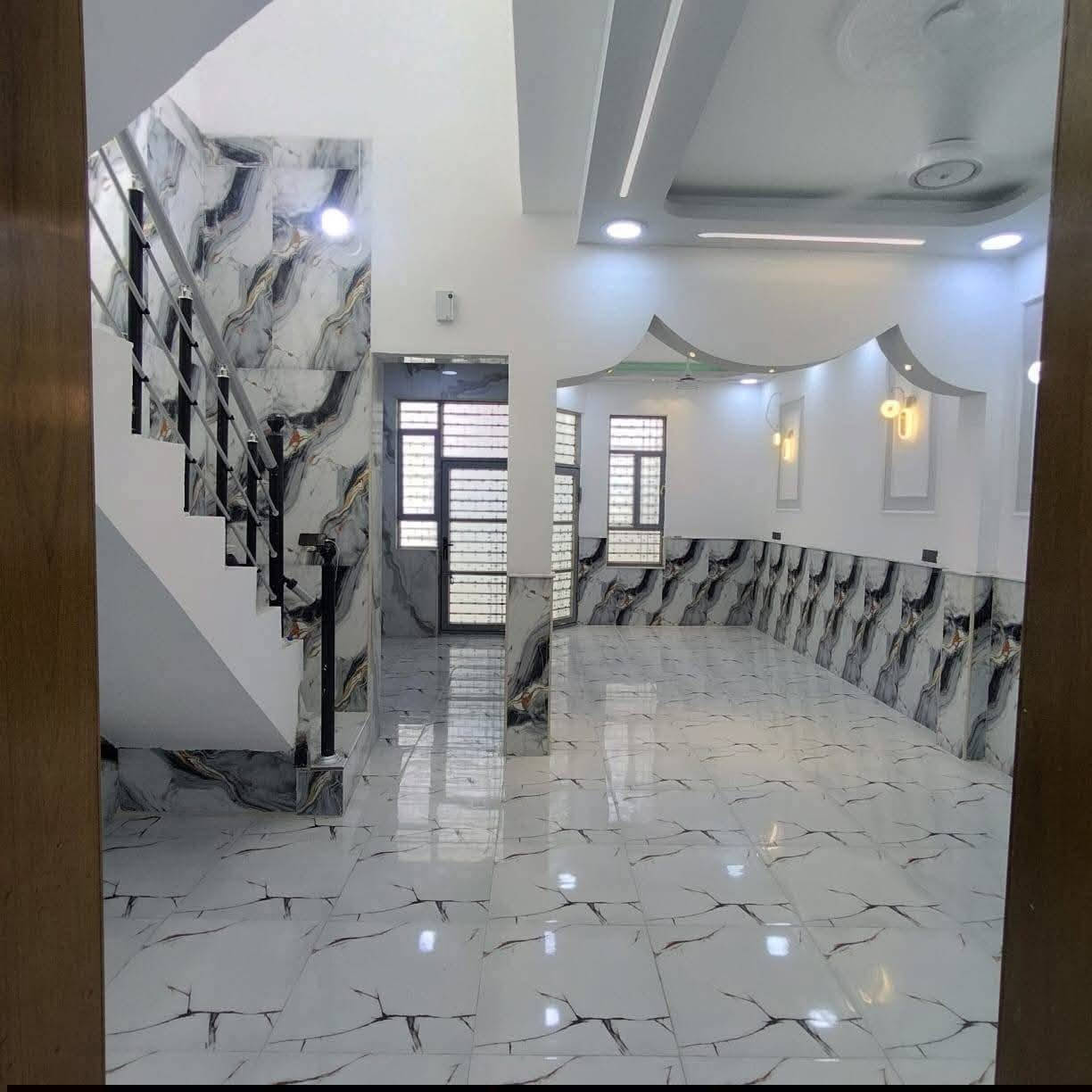 السلام عليكم بيت للبيع في كربلاء المقدسه
 مجمع الورده السكني ٧٥متر طابق واحد السعر٧٣ مليون
بناء طابوك جمهوري شغل درجة أولى بناء حديث 

 سند 25 اقرار محكمه مكاتبه من صاحب الارض  مجمع متكامل خدمات ماء كهرباء مجاري تبليط انترنيت اسواق  مولد ذهبي قريب على شارع الرئيسي شارع الزوار والمواكب 
  للاستفسار على الارقام صاحب الدار 
*********** متواجد واتساب 
***********  متواجد واتساب 
يبعد عن لامام الحسين ١٠دقائق بلسيارة
