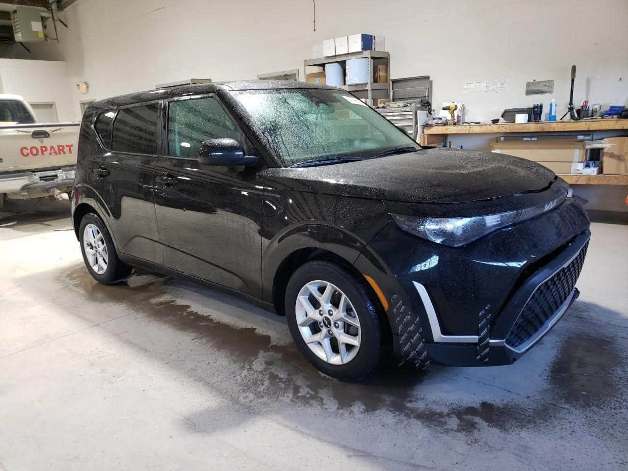 #السلام_عليكم
#للبيع 🚘

- كيا صول  2023 ( kia soul )

- رقم بغداد بأسمي تحويل ثاني يوم

- مكينه  2000 DOSH

- ماشيه 56 الف ميل حقيقي

- السعر 143 وبي مجال

- اللون اسود ملكي

المواصفات :-  

* شاشه  حجم الكبير + كامرة 

* تحديد مسار + قياده ذاتيه 

* رادار امامي + خلفي + جانبي 

* تحكم  ستيرن 

- حادث السياره كسر بالدعامية الامامية
- مكان السياره بغداد  /البنوك

- السيارة مكفولة من ناحية المحرك والكير والشاصي واللغد والسونار موجود

للاستفسار / الاتصال على الرقم او الواتس اب
د. حيدر ⁠
***********
