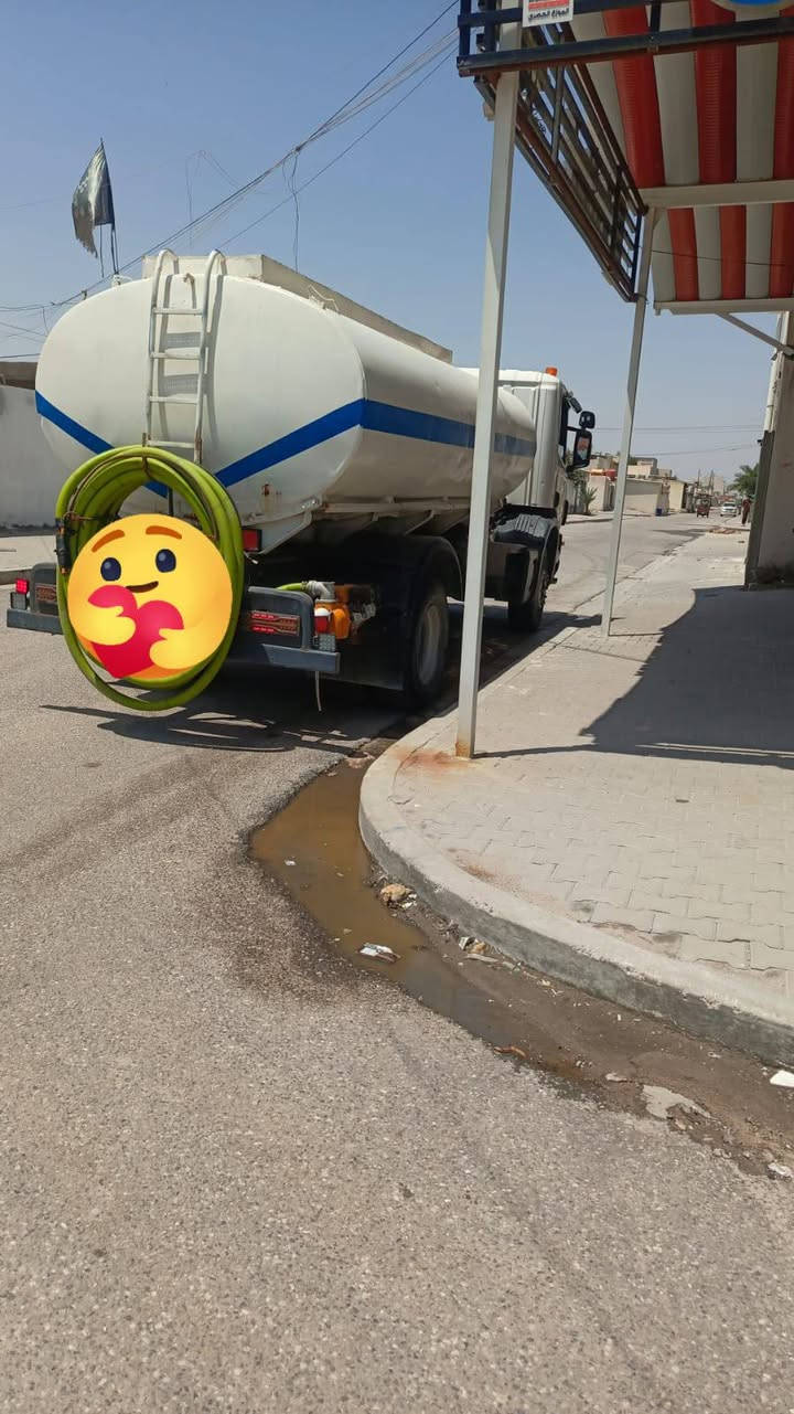 السلام عليكم تنكر للبيع مديل 2000الحموله 14طن سياره حلوه وجاهزه كل نقص مابيها  ابيع بدون أرقام السعر, 140 ورقه السياره موجوده البصره ام قصر وشراي يخابر ***********
