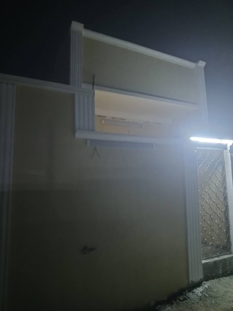 سلام عليكم بيت للبيع سبع قصور شارع ابو احمد  جاي من اسواق نصير المساحه تقريبا 75متر بناء جديد محد ساكن بيه هسه مكمله 
بيت جاهز من كلشي. واجهيه ازاره سيراميك 
صحيات كهربائيات واجهه فوم صفاحه ملبوخه 
ماكو جوارين كدامك ضهر بيوت 
الفرع هدوء خدمات هل سبوعين يعني ابيعلك خدمات كامله  
سقفه سندويش فرعه خمسه الا ربع 
السعر 21 بيه مجال دا بصيط
*********** بغداد, العراق
