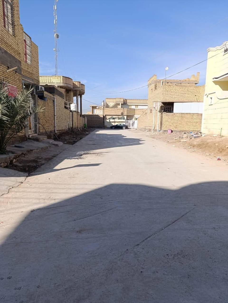 الدار للبيع حديث 
مساحة الدار 160 متر ركن على ثلاث شوارع 
قاط ونص 
منطقه حي السيده زينب ع 
خلف مول الواحه قرب مدرسه النوارس 
ديوانيه صارله غرف نوم عدد 2 صيحات عدد 2 مطبخ 
كراج سياره باب 🚪 كبير سلايت وباب صغير 
تفاصيل اكثر مراسله الصفحه او الاتصال ع الرقم 
***********
