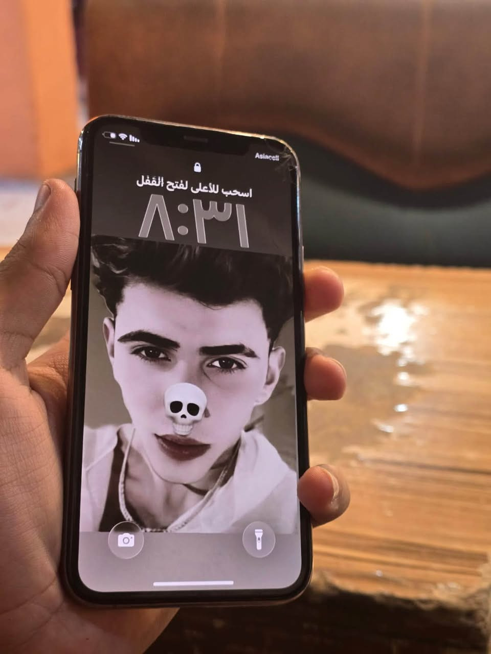 آيفون ١١ ابرو عادي للبيع
مشكله ضربه في كلاس وسماعه جوه ماتشتغل 
سماعه فوق شغاله 
باقي مكفول 
سعر ١٧٥ ألف فقل 
مراسله على خاص ***********

نص مكتوب في الصور:
- ٨:٣٢
- حالة البطارية والشحن
- كما هو الحال مع البطاريات القابلة لإعادة الشحن، بطارية الهاتف قابلة للاستهلاك وتصبح أقل فاعلية مع الوقت.
- معرفة المزيد...
- الحد الأقصى للقدرة
- ٩٥٪
- هذا قياس لقدرة البطارية مقارنة بقدرتها عندما كانت جديدة. قد تتسبب القدرة المنخفضة بتقليل ساعات الاستخدام بين عملية الشحن والأخرى.
- أقصى قدرة للأداء
- ستساعد الأنظمة المضمنة في النظام والمكونات في تخفيف آثار الأداء التي قد تلاحظها أثناء التقدم الكيميائي في عمر بطارية iPhone.
- شحن البطارية المحسن
- للحد من استنزاف عمر البطارية، يتعلم الـ iPhone من عادات الشحن اليومية، بحيث ينتظر ولا يتجاوز 80٪ حتى يحين موعد حاجتك إلى استخدامه.