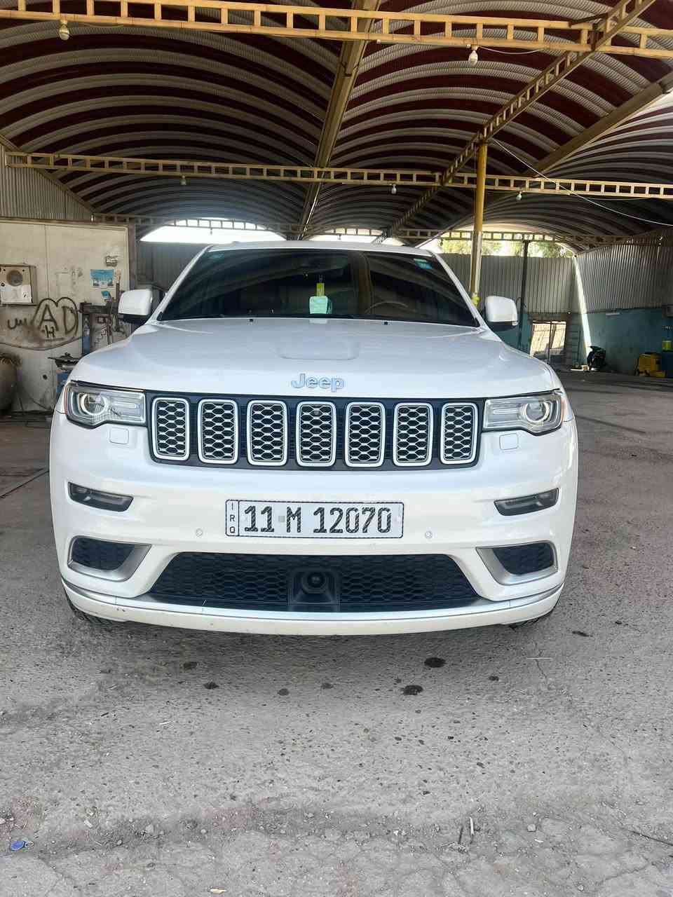 السلام عليكم.
جيب سومت 2017 فول  (امريكي ) للبيع 

المحرك : 3.6 V6 

لون ابيض 

السعر 240 وبيه مجال بسيط

السياره بدون حادث بدون ايرباك بس السونار يكول براغي البنيد مرخيهن 

رقم بغداد انكليزي

المواصفات :

دفع رباعي 4x4 .  تحذير النقطة عمياء ⚠ .ويل قياس 20 انج .

• انارة متحركة .• سقف بانوراما •سقف شامو . شاشه كبيرة . 

• نظام الخرائط (GPS) • ستيرن كهربائي • المصابيح الأمامية زنون  عين الشيطان 500 $ سعرهن• كشافات الضباب زنون .تشغيل عن بعد • صندوق كهربائي • حفظ وضعيات الجلوس (ميموري) • المقاعد الأمامية كهربائية • المقاعد الأمامية تبريد وتدفئة • المقاعد الخلفية تدفئة • حساسات أمامية • حساسات خلفية . 

•جوبلس 3وضعيات • كاميرا خلفية دوارة • تدفئة ستيرن • مانع تصادم خلفي • ابل كاربلي وايرلس • محدد سرعة . سقف بنوراما • نظام التشغيل والاطفاء الاوتوماتيكي 

( Auto Start System. • ⁠مري قلاب• ⁠مري شفط• وضعيات قيادة• ⁠شفتات ستيرن• ⁠داخل قرميدي• ⁠سيستم سماعات• ⁠هزة وسنوية جديدة• ⁠سيارة بسمي تحويل  ثاني يوم • ⁠تايرات جدد.

تواصل ***********
