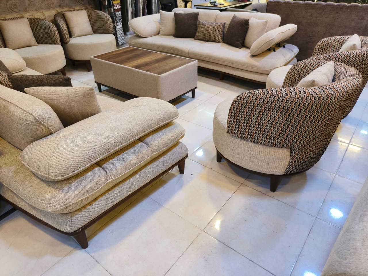 موبليات لا ماسو 🛋️ 
تخم تركي مستخدم ماركة قيصر هوم نظافة مالة ١٠٠٪؜
سعر الشراء ١٦٠٠$ 
اليوم عارضي الكم بسعر :850$ 

يتوفر توصيل 🚚 الى جميع محافظات العراق
للحجز الفوري راسلنا واتساب☎️:***********  
📍العنوان اربيل سايدين المنارة مقابل سوق اللنكة الجديد مقابل عمارة F
⏰ يومياً من 10 صباحاً لـ 11 ليلاً أربيل, العراق
