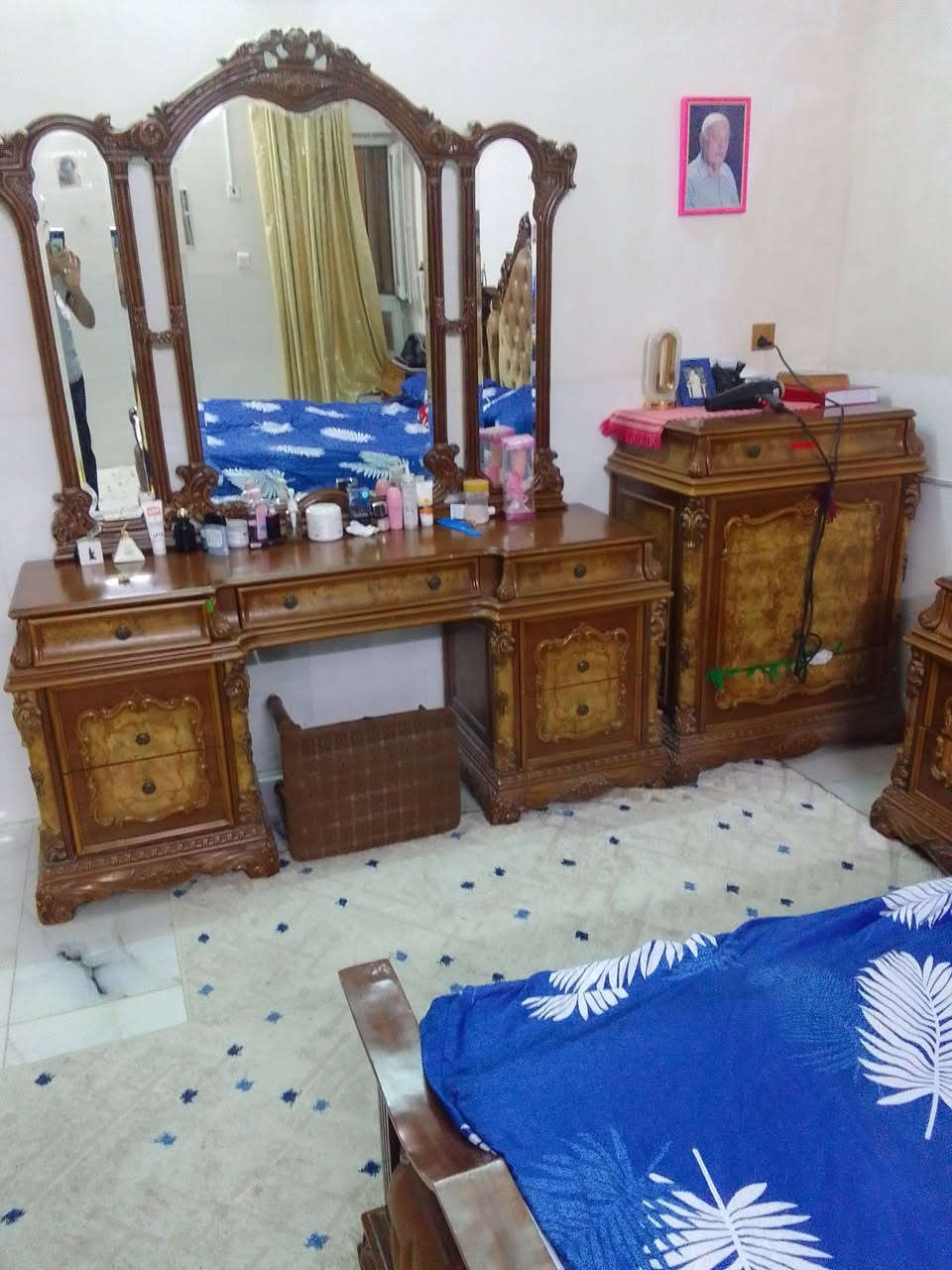 تخم اثاث غرفه نوم نضيف 7قطع السعر مناسب جداً عنوان كركوك ***********
