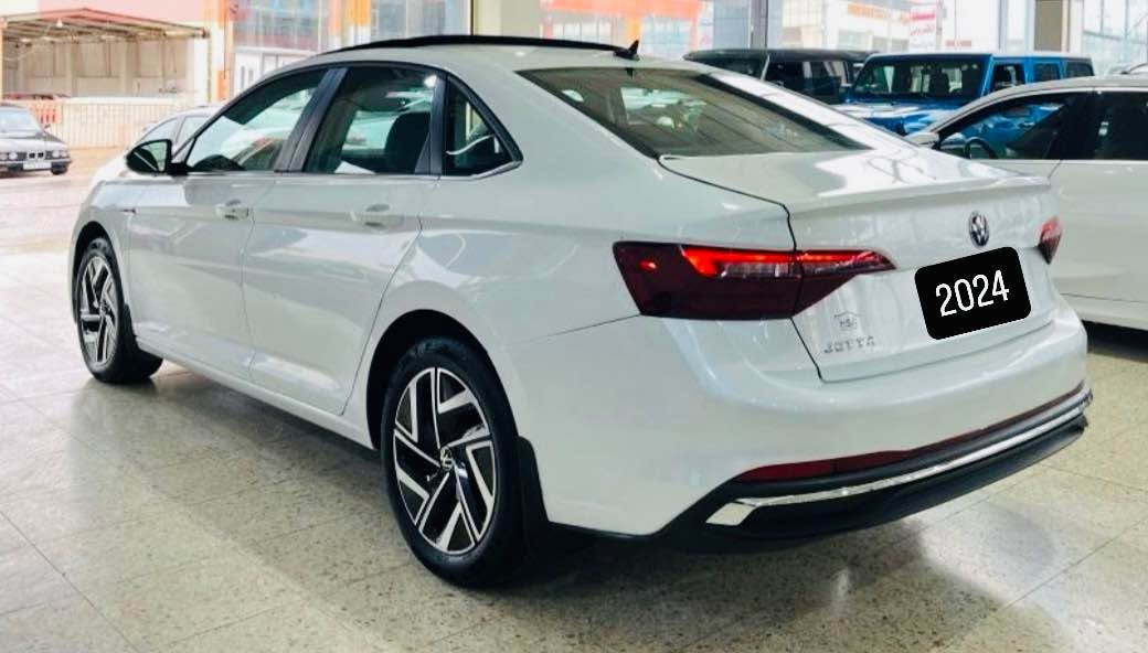 Volkswagen Jetta 2024 Sel premium 

12000 مایل ڕۆیوە 
دو پارچە سبوخە بئ ناو بئ ارباگ 
پێشو پشت کامل بیلادی 
ناو قەیسی بیلادی 
ژمارە کاتی ٣ مانگی لە گەڵە 
سەیارەکە بئ مسرەفە 
گێڕو مەکینەوە کارەبای هەموی بە شەرت 
***********.واتسئاپ أربيل, العراق
