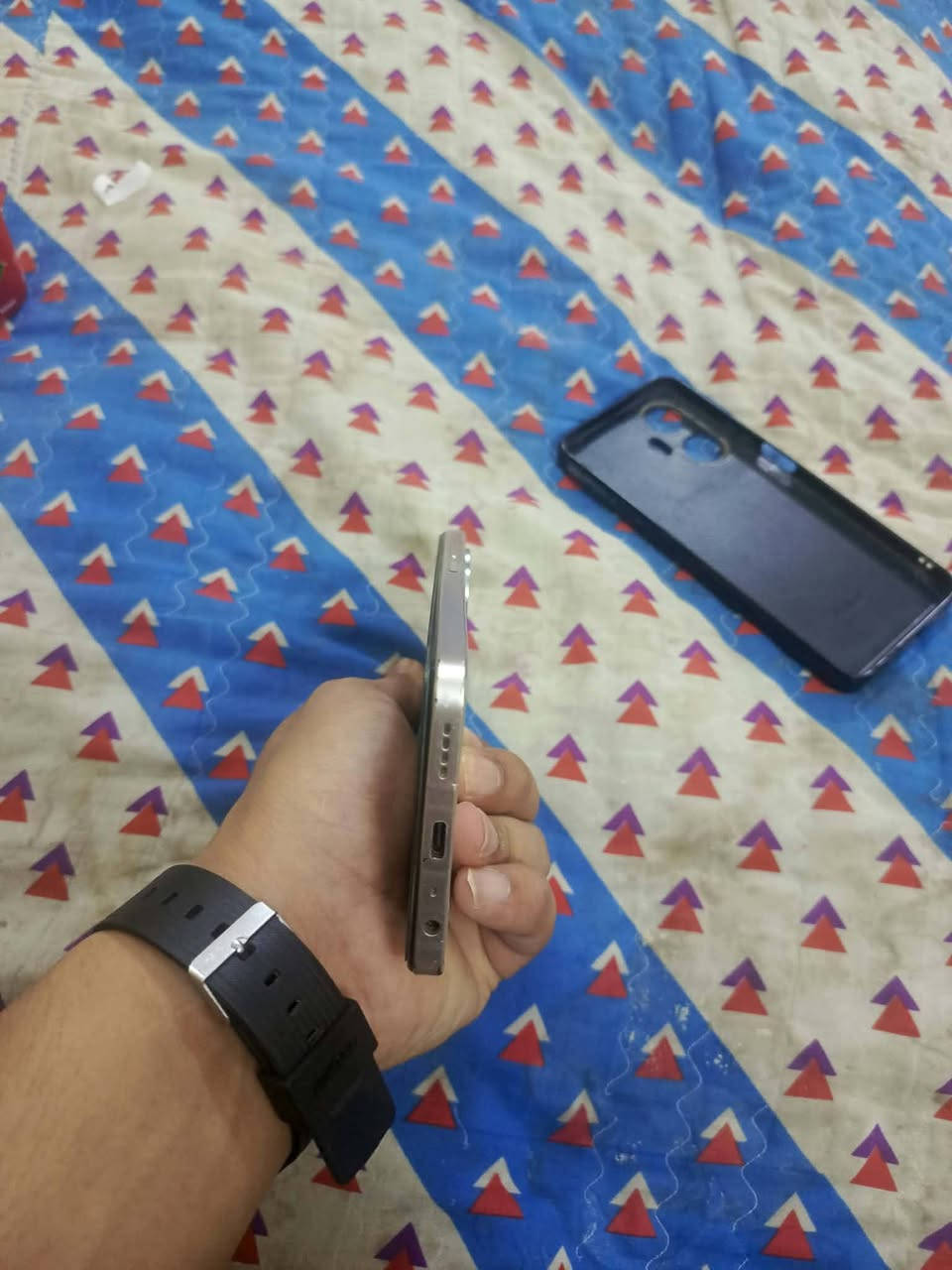 سلام عليكم
ريلمي C55
ذاكرة 256
جهاز بلادي 
بس شاشه 
بيها فطر 
فحص
24 ساعة 
سعر 140
بي مجال 
او مراوس 
***********
