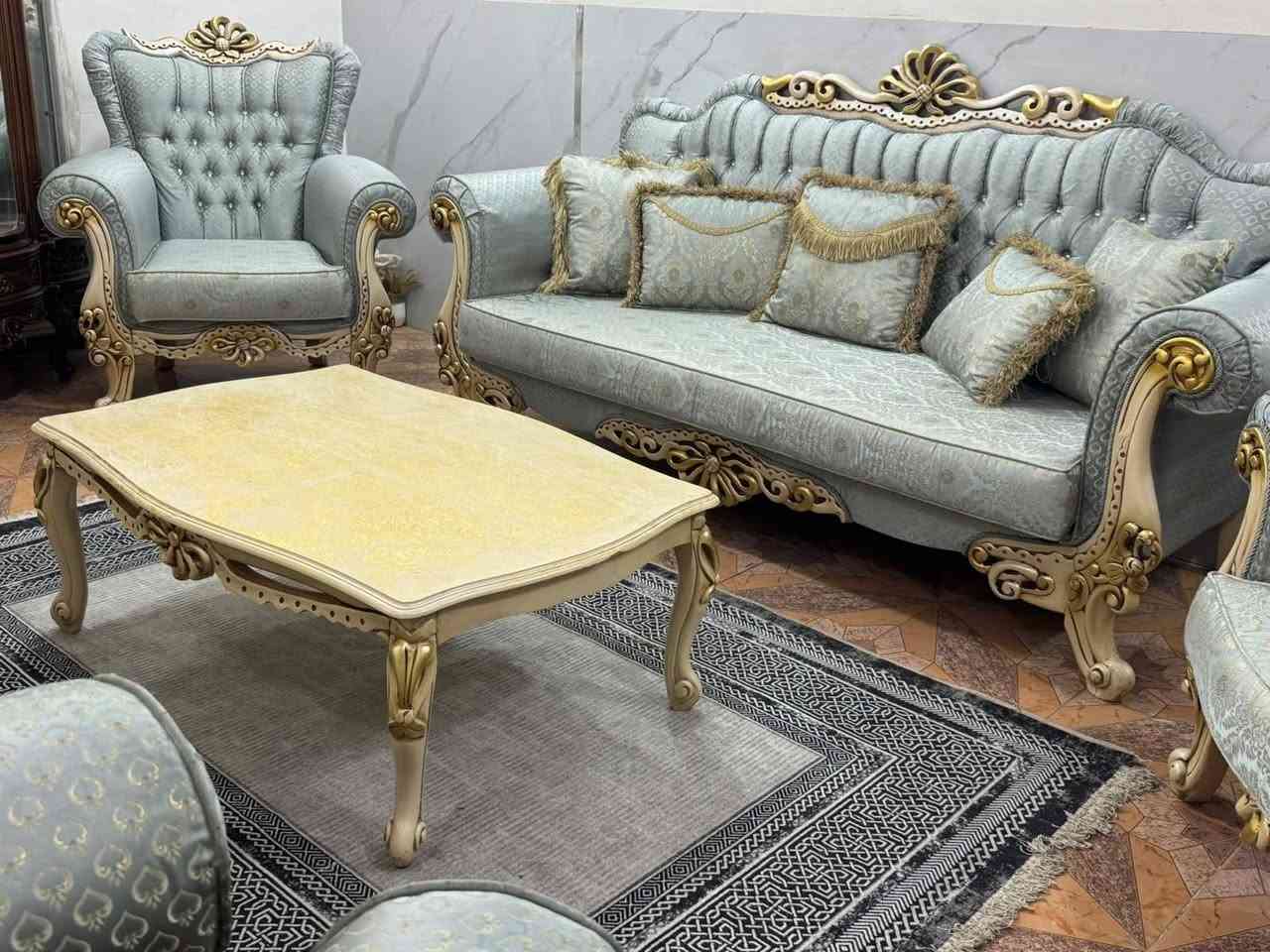 تخم زان تركي ماركة ١٠ مقعد مع ميز وسطي اخو الجديد ولا غلطه ***********
