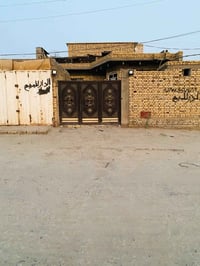 بيت للبيع في الناصريه منطقة حي الجوادين  النزله الأولى يبعد عن الشارع ...