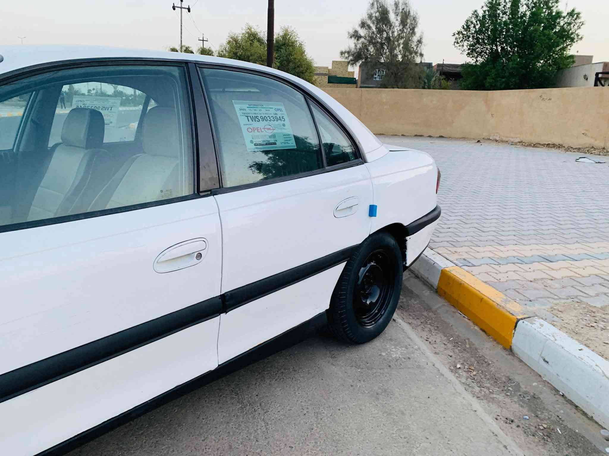 اوبل موديل 1994
كير ومحرك بطه ياباني مكفولات حاويه 

كهربائيات شغاله 

حداديه  وباتري وتخم تاير جدد

ويل عادي جديد مع كبات اوبل

رقم انكليزي كربلاء بسمي تحويل مباشر مشروع وطني 

دواخل نضيفه 

سياره نضيفه ومرتبه 

السعر 39 وبي مجال 

العنوان واسط الكوت 

***********
